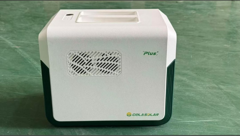 Cola 1000 Plus solar generator